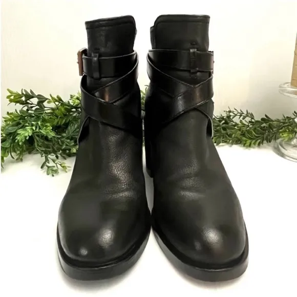 Tory Burch Black Chunky Heel Gold BucklesHastings Cross Straps Ankle Boots 9