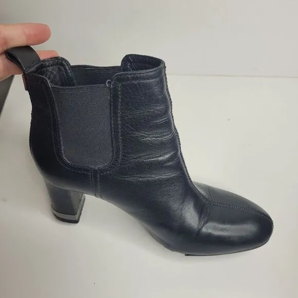 Tory Burch black leach pull on Chelsea ankle boots size 6 flirty fall casual