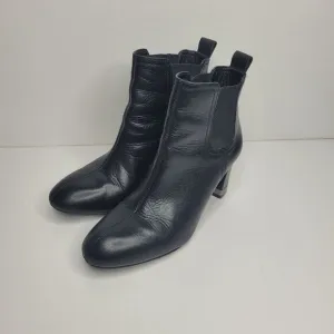 Tory Burch black leach pull on Chelsea ankle boots size 6 flirty fall casual