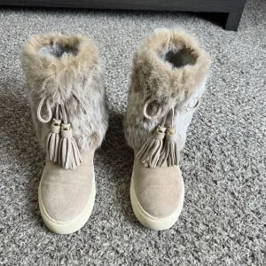Tory Burch Boots Angelica Suede Rabbit Fur Size 6 Beige Tassel Pull On