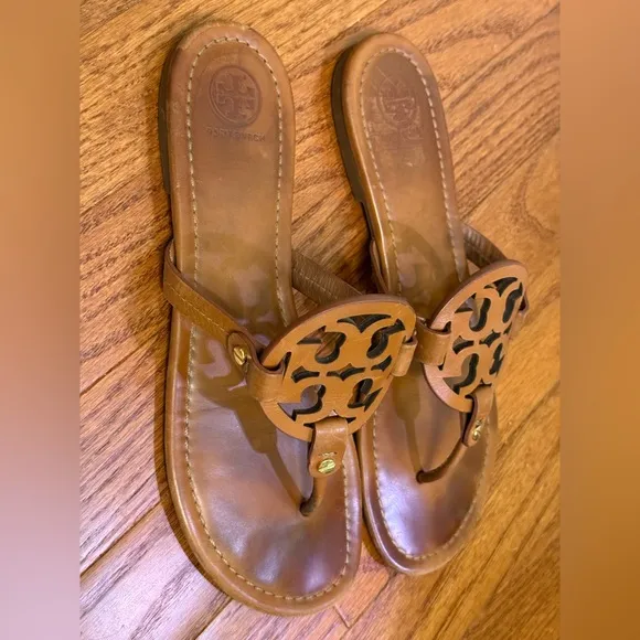 Tory Burch Miller Camel Brown Tan  Patent Leather Flat Sandal  Sz 9
