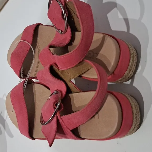 UGG April Women Sandals