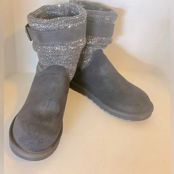 UGG AUSTRALIA Classic Cambridge Women's boots size 8. Gray Suede with glitter