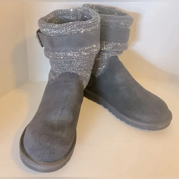 UGG AUSTRALIA Classic Cambridge Women's boots size 8. Gray Suede with glitter