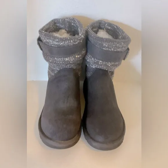 UGG AUSTRALIA Classic Cambridge Women's boots size 8. Gray Suede with glitter