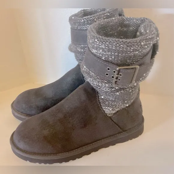 UGG AUSTRALIA Classic Cambridge Women's boots size 8. Gray Suede with glitter