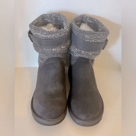 UGG AUSTRALIA Classic Cambridge Women's boots size 8. Gray Suede with glitter