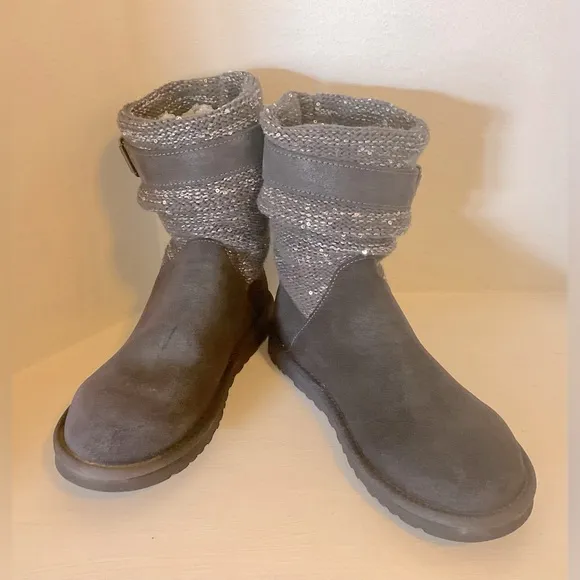 UGG AUSTRALIA Classic Cambridge Women's boots size 8. Gray Suede with glitter