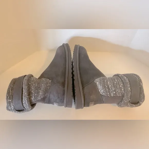 UGG AUSTRALIA Classic Cambridge Women's boots size 8. Gray Suede with glitter