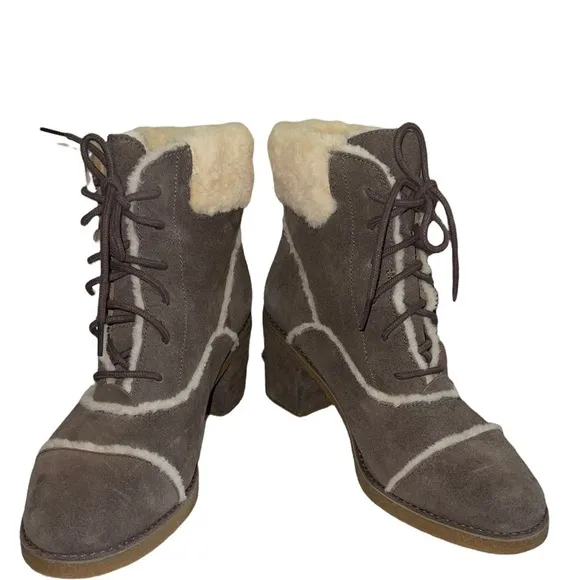 UGG Australia Esterly Heeled Lace up Suede boots. Size 9.5 EUC