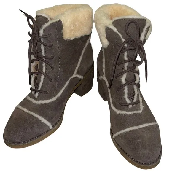 UGG Australia Esterly Heeled Lace up Suede boots. Size 9.5 EUC