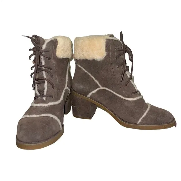 UGG Australia Esterly Heeled Lace up Suede boots. Size 9.5 EUC