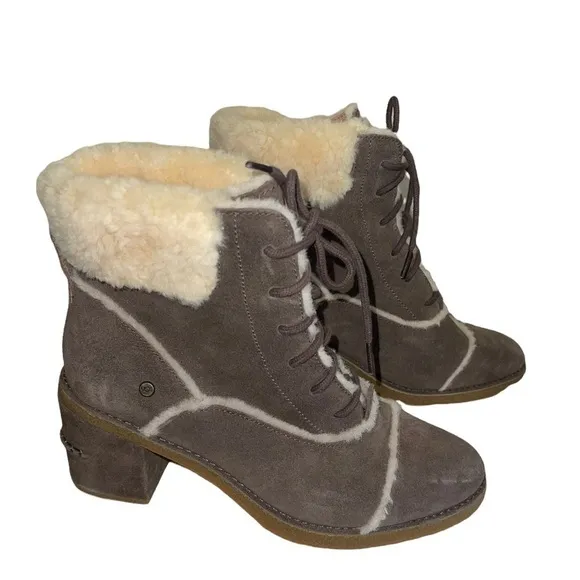 UGG Australia Esterly Heeled Lace up Suede boots. Size 9.5 EUC