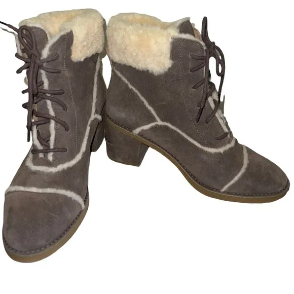 UGG Australia Esterly Heeled Lace up Suede boots. Size 9.5 EUC