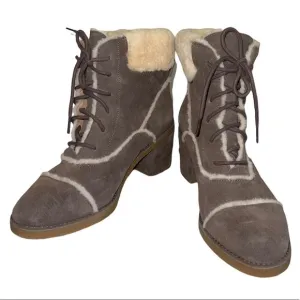 UGG Australia Esterly Heeled Lace up Suede boots. Size 9.5 EUC