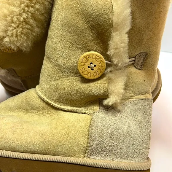 UGG Bailey Button II Boots: S-11