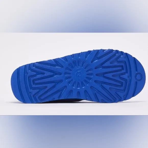 UGG Boy's Neumel Boots Blue Size 3 NEW
