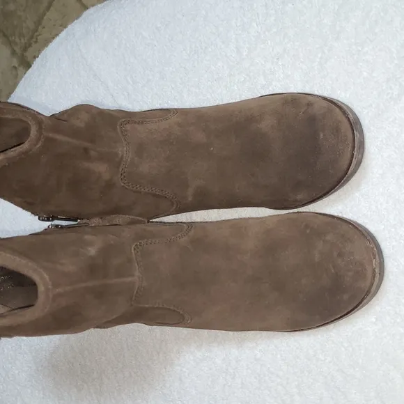 UGG Briar  Suede Zip Up Ankle Boots Size 6 Women's
