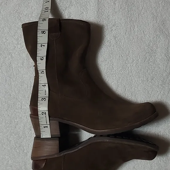UGG Briar  Suede Zip Up Ankle Boots Size 6 Women's