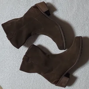 UGG Briar  Suede Zip Up Ankle Boots Size 6 Women's