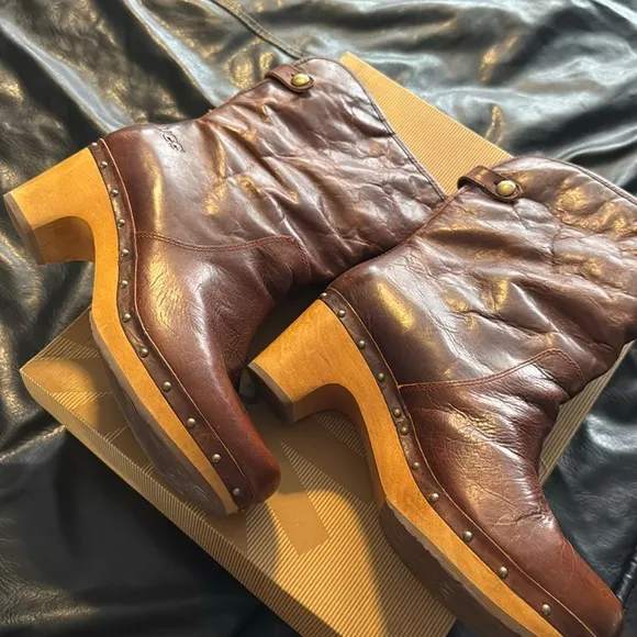 UGG Brown Leather Women's Boots