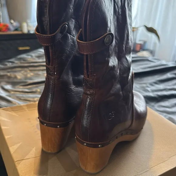 UGG Brown Leather Women's Boots
