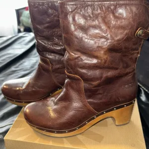 UGG Brown Leather Women's Boots