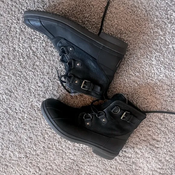 UGG Cecile Lace-Up Waterproof Ankle Boot Women's 9.5