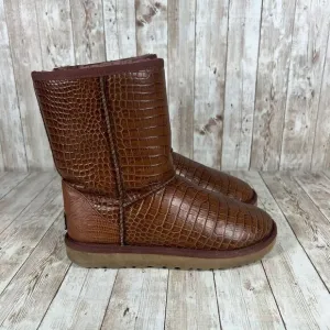 UGG Classic Brown Croc Embossed Leather Winter Boots‎ Shearling Lined Size 7