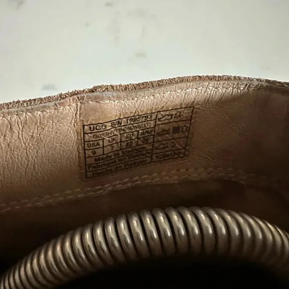 UGG Corinne Suede Boot Chestnut Size 9-SH08