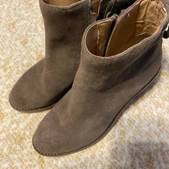 Ugg CORINNE Women's Brown Taupe Suede Side Zip Ankle BOOTIES Size 6.5 NWOT