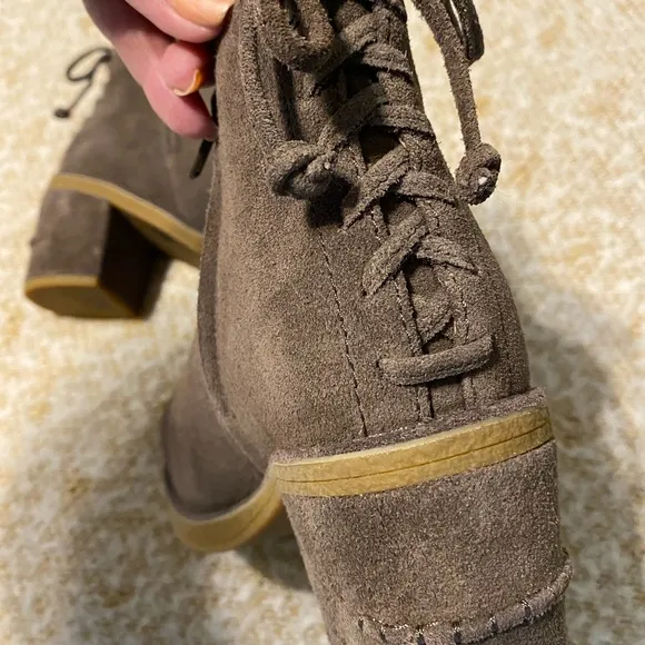 Ugg CORINNE Women's Brown Taupe Suede Side Zip Ankle BOOTIES Size 6.5 NWOT