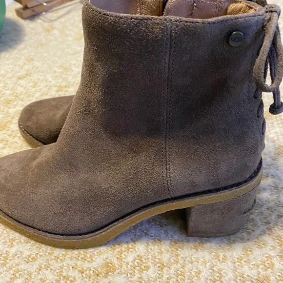 Ugg CORINNE Women's Brown Taupe Suede Side Zip Ankle BOOTIES Size 6.5 NWOT