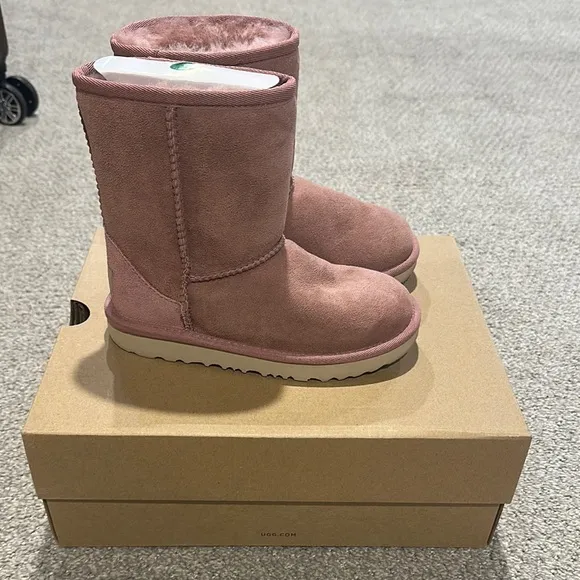 UGG Kids Boots in Pink Suede