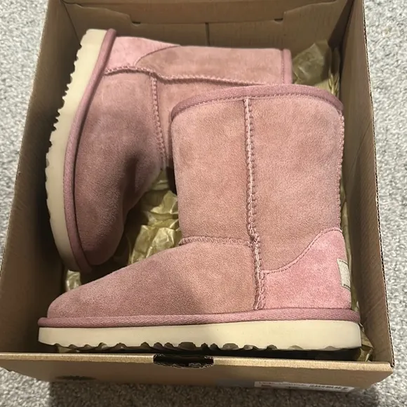 UGG Kids Boots in Pink Suede