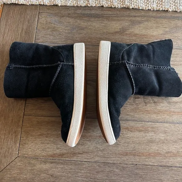 UGG Mika Faux Shearling Cuff Suede Boots Ankle Booties Black Logo Size 8