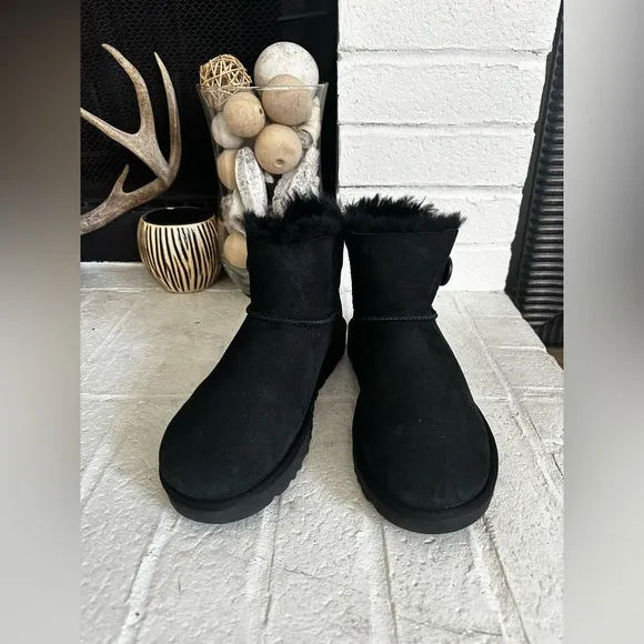 Ugg Mini Bailey Button II Black Women's Boots Suede Sheepskin Sz 8