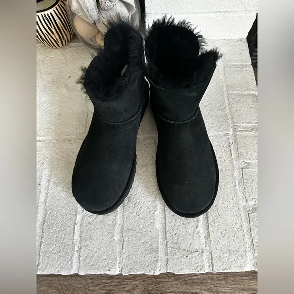 Ugg Mini Bailey Button II Black Women's Boots Suede Sheepskin Sz 8