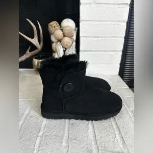 Ugg Mini Bailey Button II Black Women's Boots Suede Sheepskin Sz 8