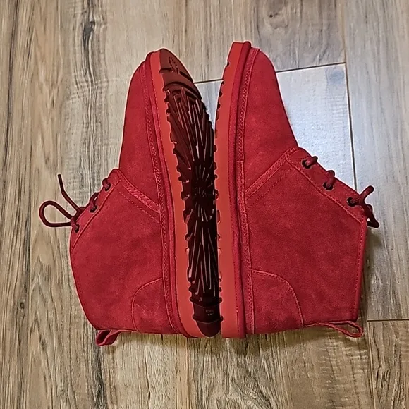 UGG Neumel boots, samba red, US 10