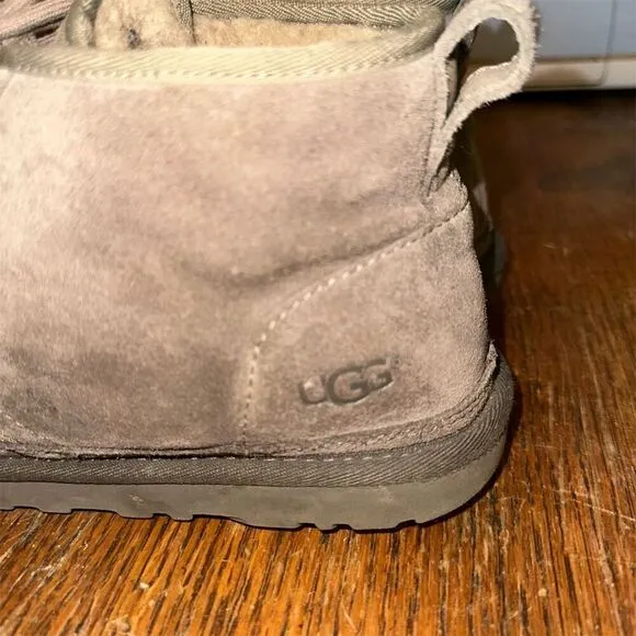 UGG Neumel II Men's Suede Chukka Boots Size 8