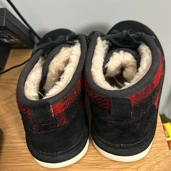 UGG Neumel Plaid Black Suede Boots with Leather Lace Fleece Lining size  US 5