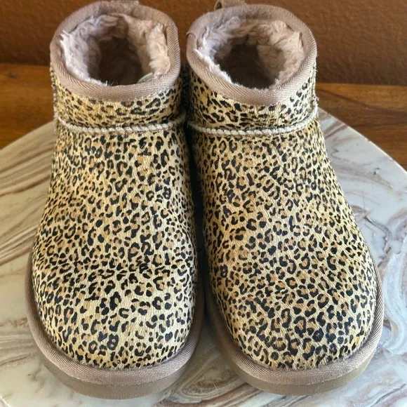 Ugg “Ultra Mini Speckles” Boots Women’s Size 7 EUC!