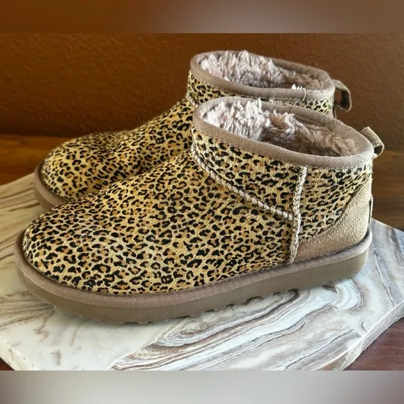 Ugg “Ultra Mini Speckles” Boots Women’s Size 7 EUC!