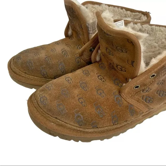 UGG Women’s Classic Mini Lace-Up Boots Suede Sheepskin Size 9 Chestnut Brown