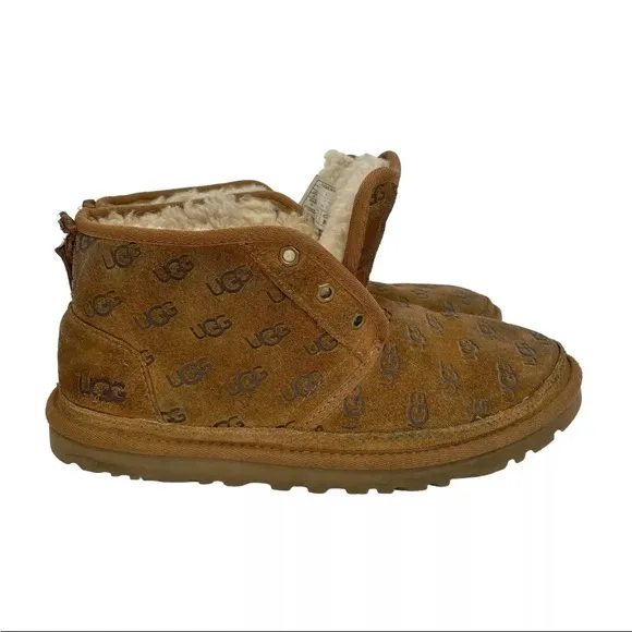 UGG Women’s Classic Mini Lace-Up Boots Suede Sheepskin Size 9 Chestnut Brown