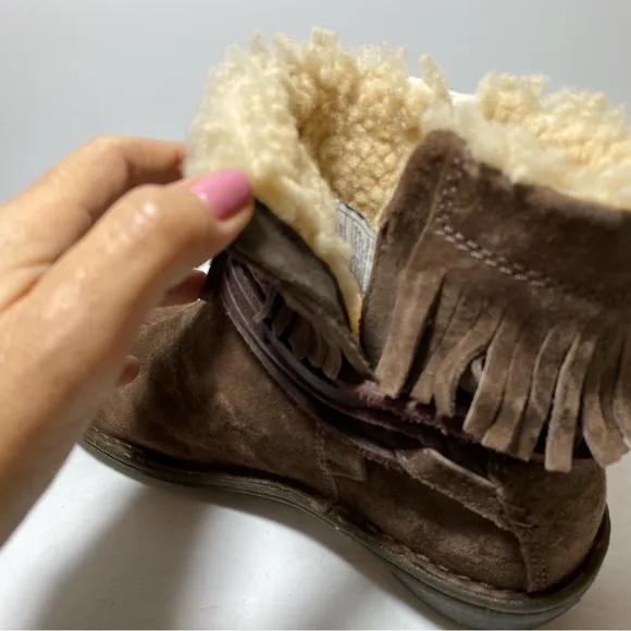 UGG Women's Gaviota Suede Fringe TieAnkle Boots Sheepskin Brown Size 8