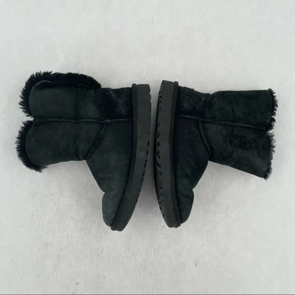 UGG Women’s Keely Genuine Sheepskin Suede Black Boots size: 5