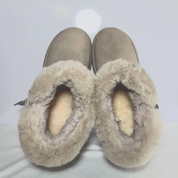 UGG Women's Size 9 Cinched fur mini boots.
