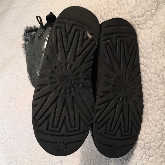 UGG youth black/silver metallic bailey bow boots